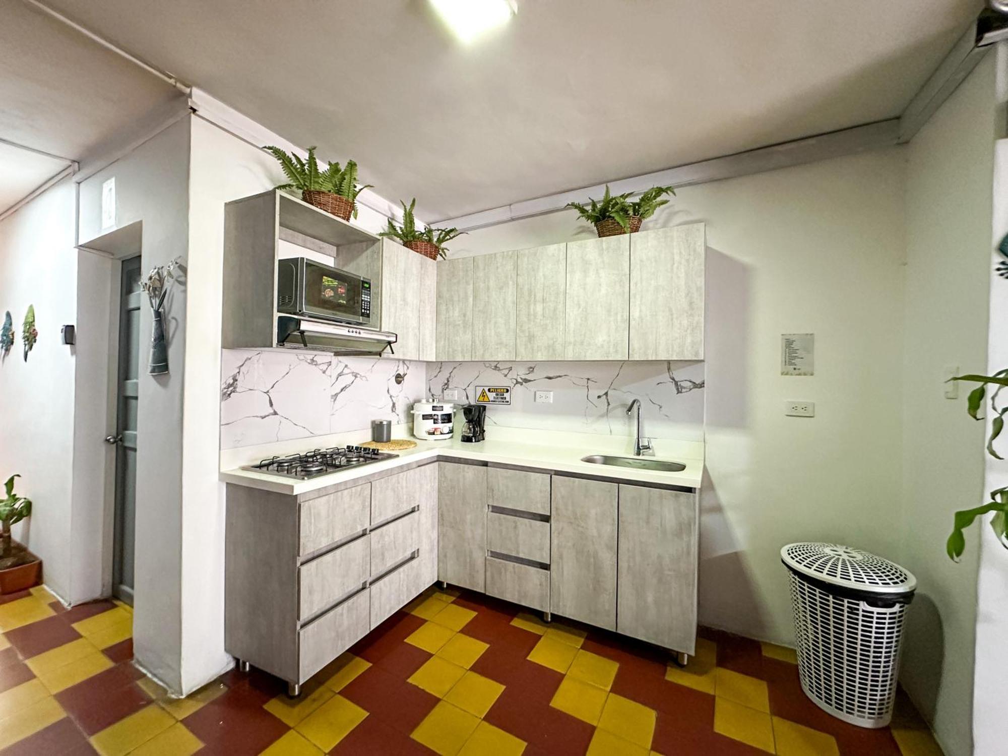 Casa Encanto, Apartamento - Habitaciones, Laureles-America Medellin Bagian luar foto